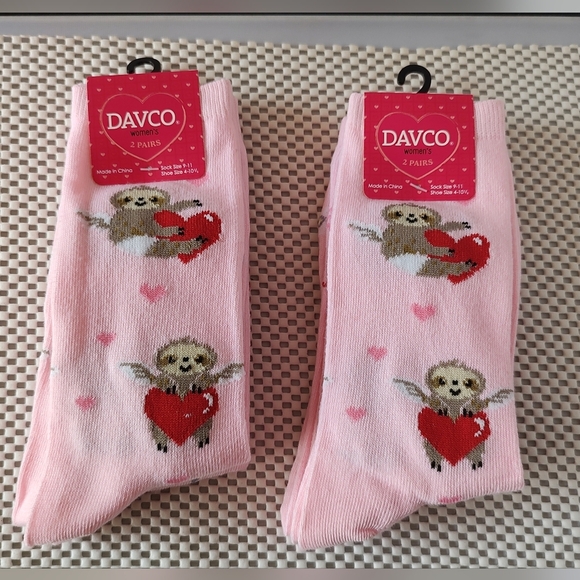 4 pairs of Women's Socks Valentine Cupid Sloths & Bees Shoe Size 4-10.5 Pink - Picture 1 of 3